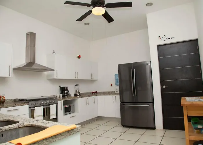 Beautiful Private For 16 Pax With Garden, Bbq And Pool, Сasa de vacaciones Playa del Carmen